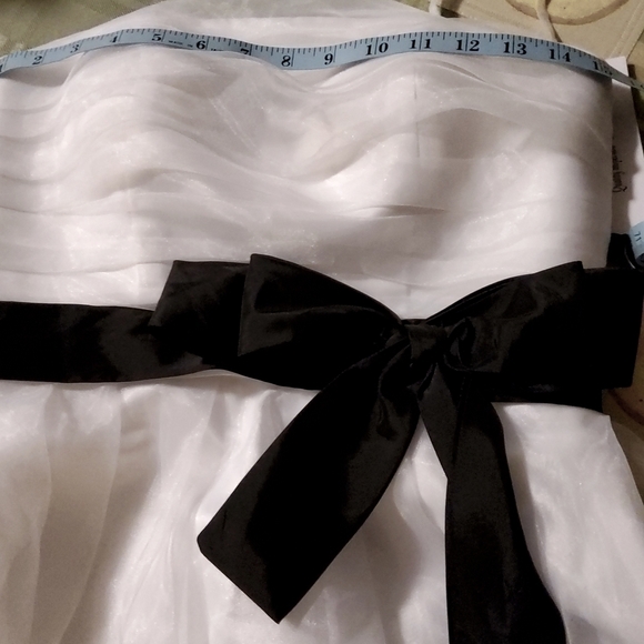 Kiss Formal Black & White Dress. Missing Size tag. SEE Photo for measurements. - Picture 6 of 8